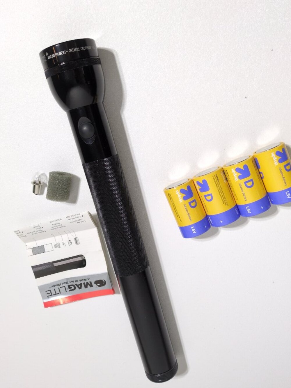 MAGLITE 4 Cell Incandescent Flashlight Black Metal 15 Inch D Batteries Included